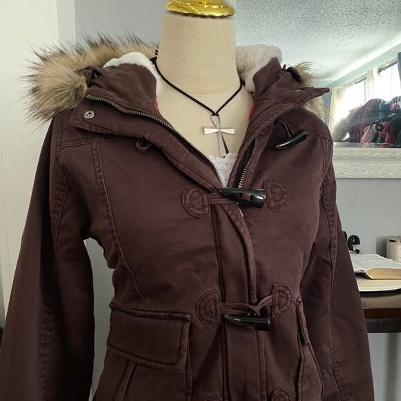 Brown hollister fur jacket - Picture 4 of 6